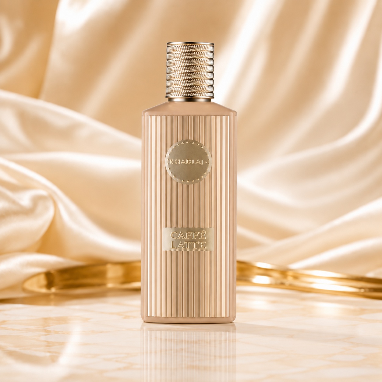 Flacon Khadlaj Caffe Latte 100 ml bej perlat cu capac auriu texturat și design premium