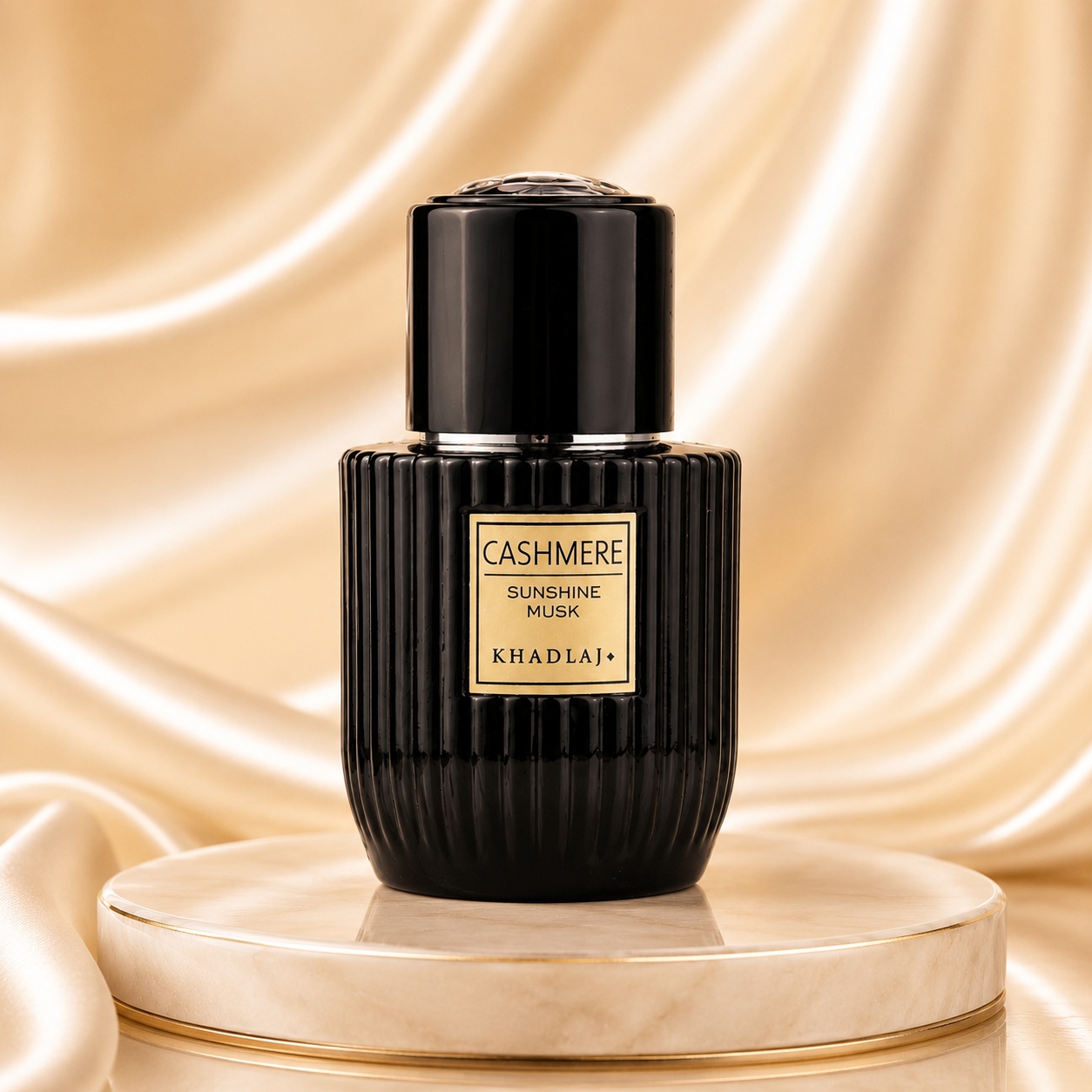 Flacon Khadlaj Cashmere Sunshine Musk 100 ml negru lucios cu etichetă șampanie și capac elegant