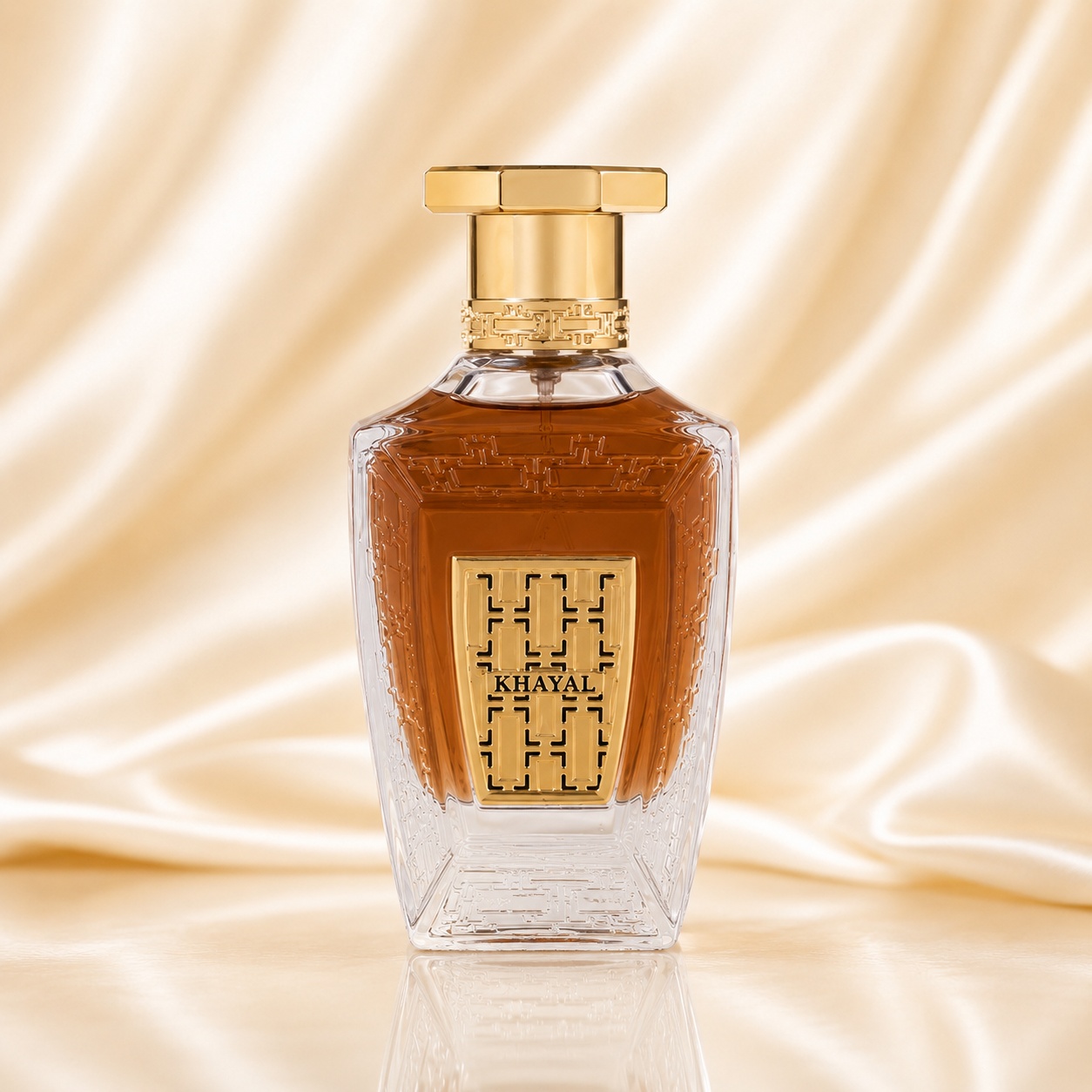 Flacon Khayal Maison Asrar 100 ml fațetat cu capac auriu elegant și lichid chihlimbar