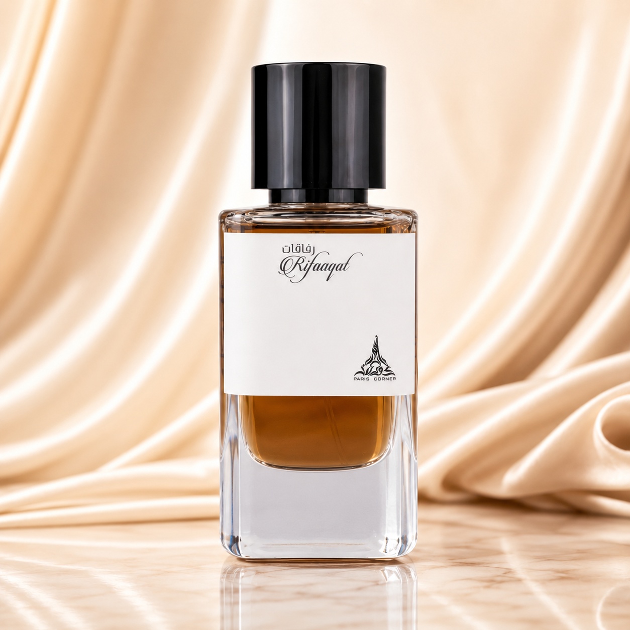 Sticlă parfum Rifaaqat Paris Corner 85 ml cu capac negru lucios și lichid ambrat