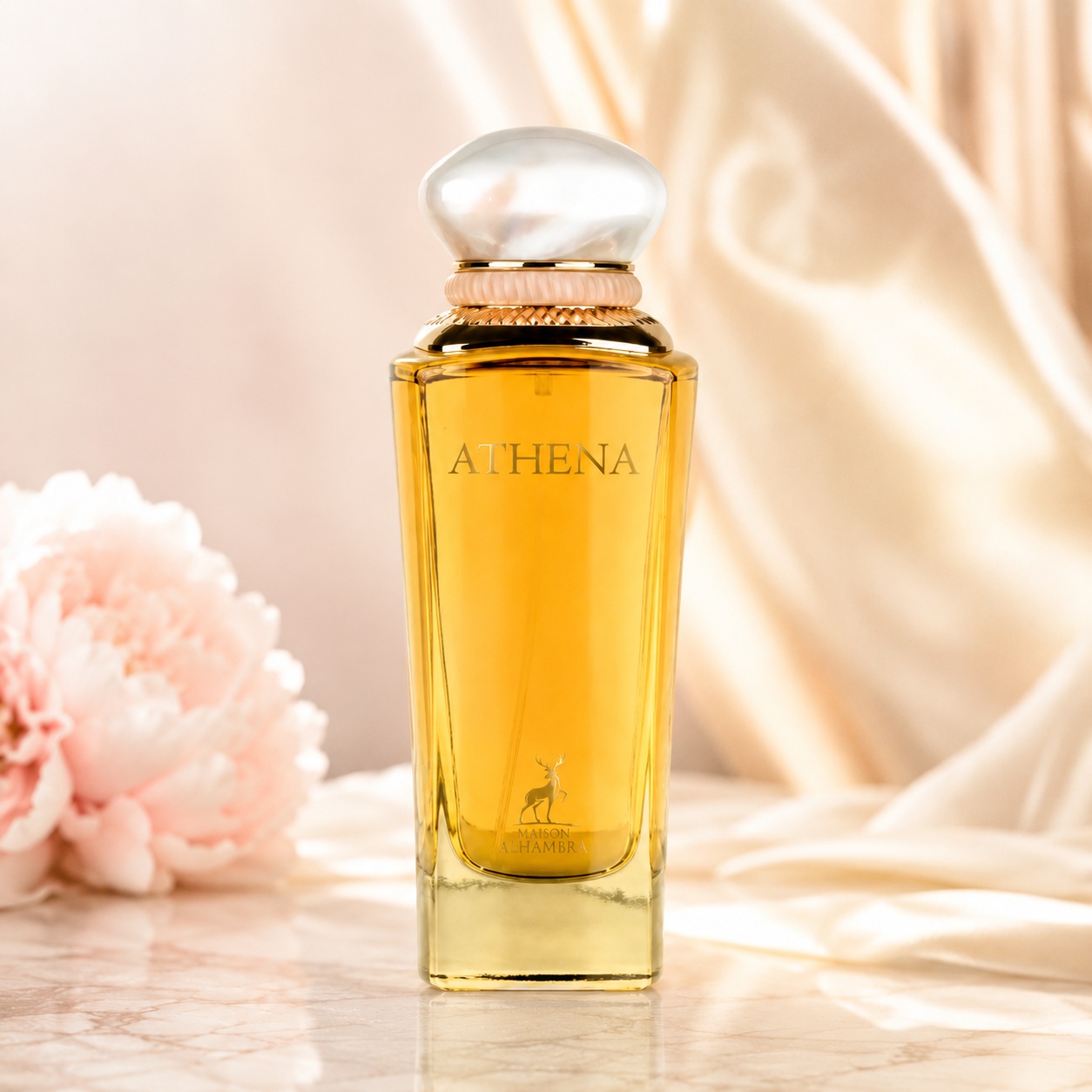 Sticlă parfum Alhambra Athena Maison Alhambra 100 ml pe fundal premium feminin