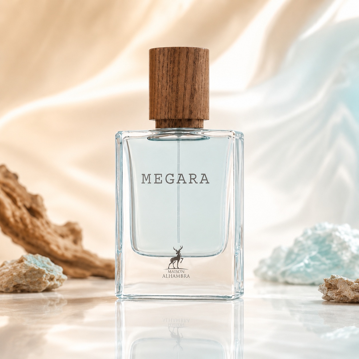 Sticlă parfum Alhambra Megara Maison Alhambra 50 ml pe fundal luminos premium