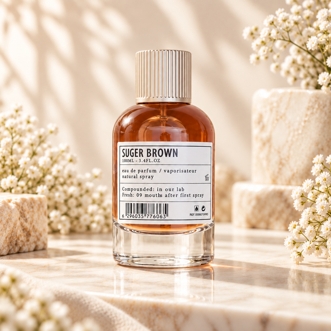 Flacon Aro-Fac Brown Suger parfum unisex 100 ml cu lichid brun și capac texturat