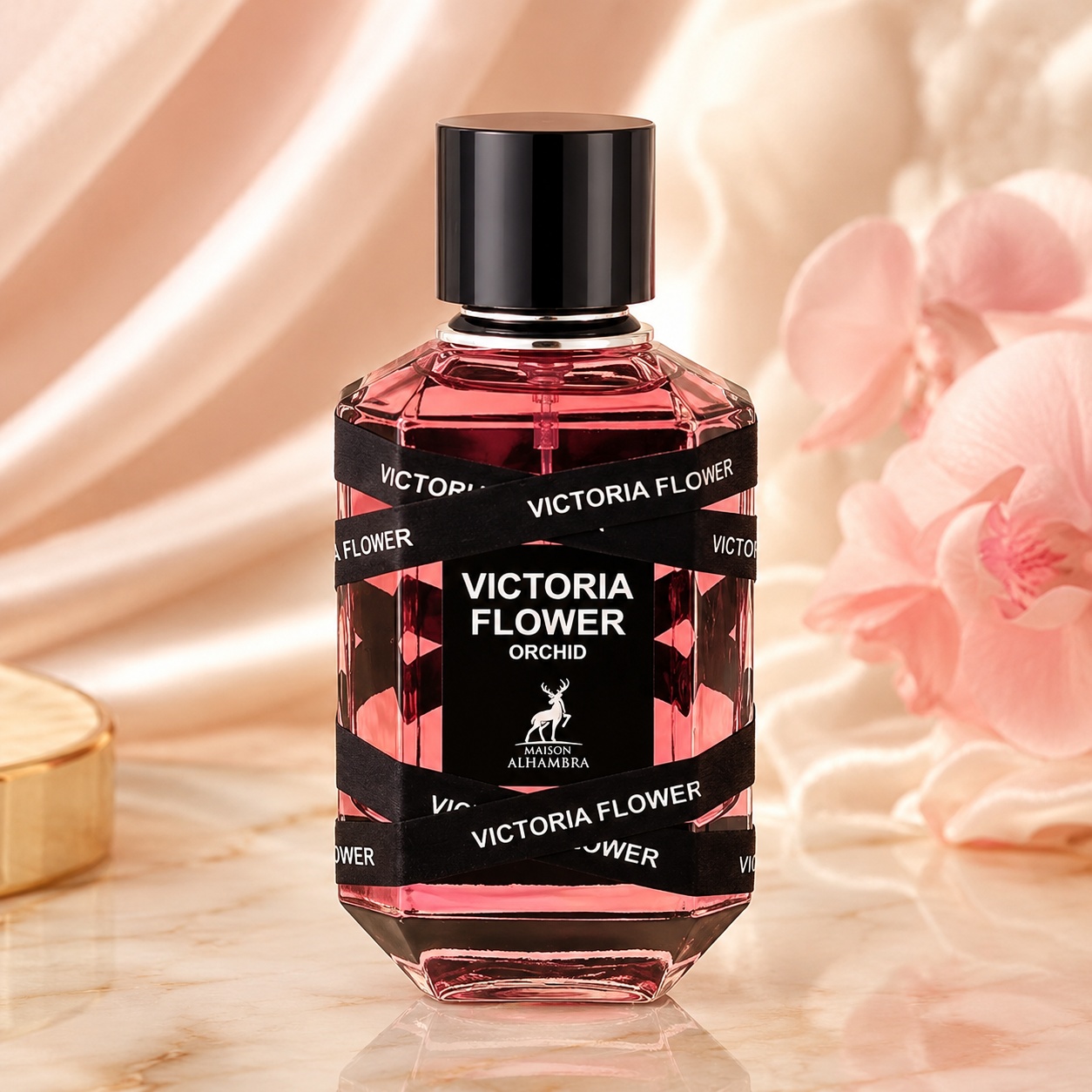 Sticlă parfum Alhambra Victoria Flower Orchid 100 ml pe fundal satinat cu flori roz