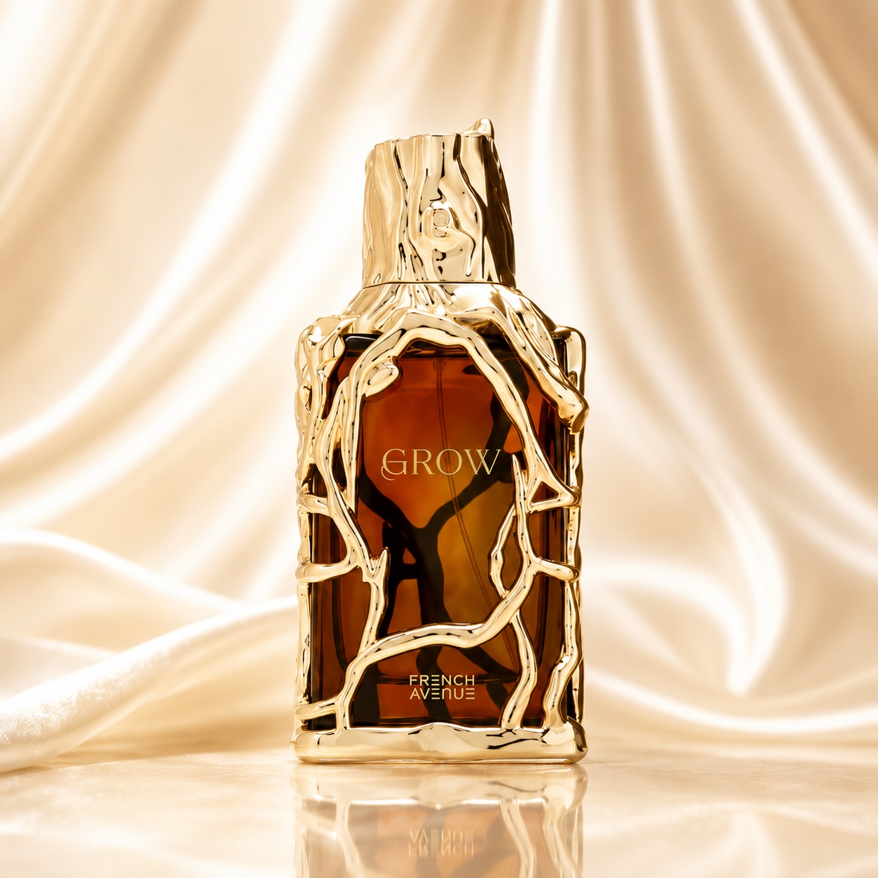 Sticlă parfum Grow French Avenue 100 ml pe fundal luminos premium cu satin crem