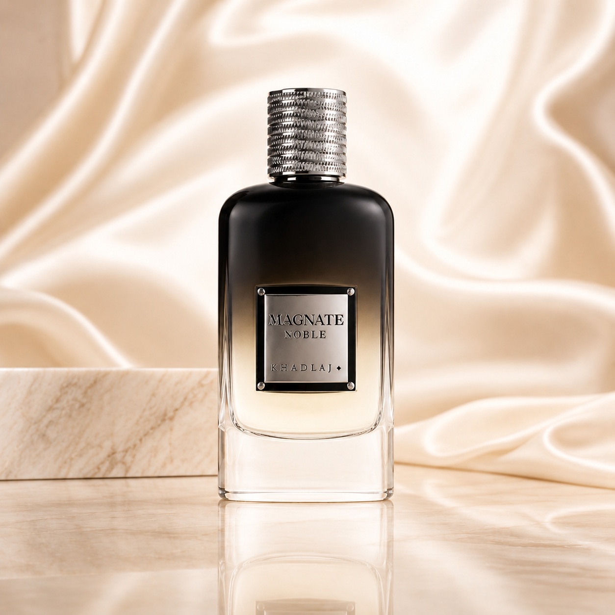 Flacon Khadlaj Magnate Noble 100 ml negru degradat cu etichetă argintie și capac metalic texturat