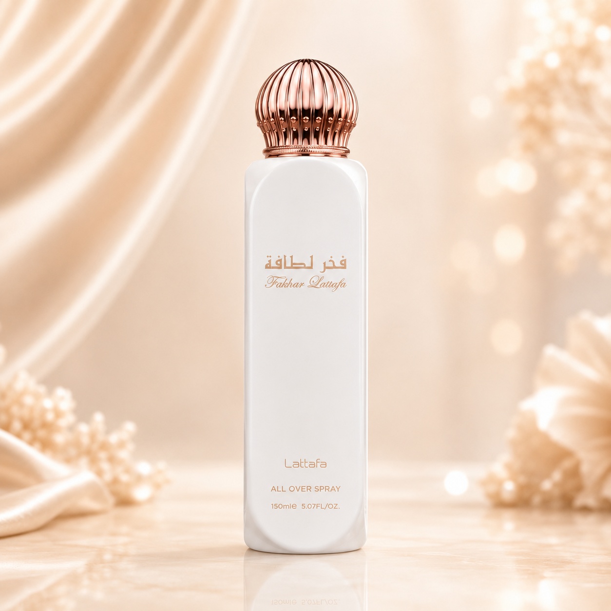 Lattafa Fakhar Women All Over Spray 150 ml pentru damă cu flacon alb elegant și capac rose gold