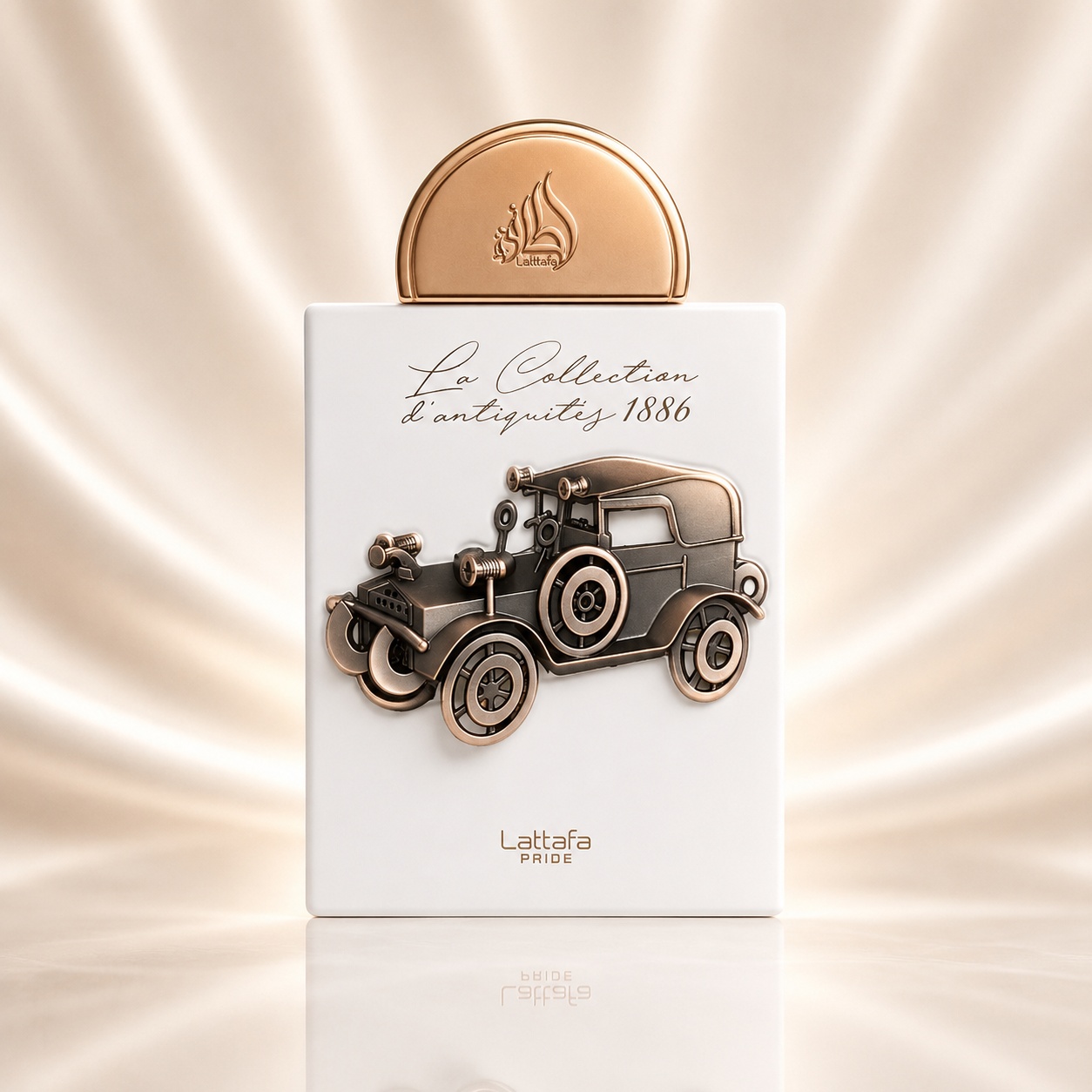 Flacon Lattafa Pride La Collection Car 1886 100 ml cu design alb, capac bronz și ornament automobil vintage &icirc;n relief