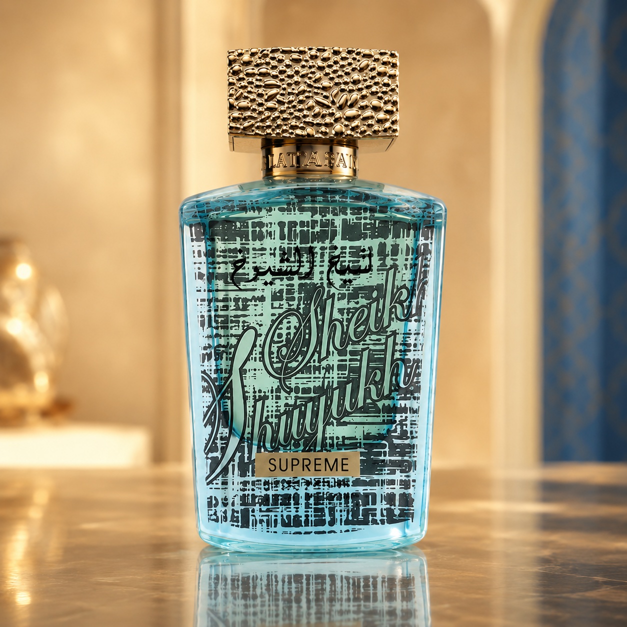 Flacon Sheikh Al Shuyukh Supreme Lattafa 100 ml parfum bărbat cu sticlă bleu, grafism oriental și capac auriu texturat