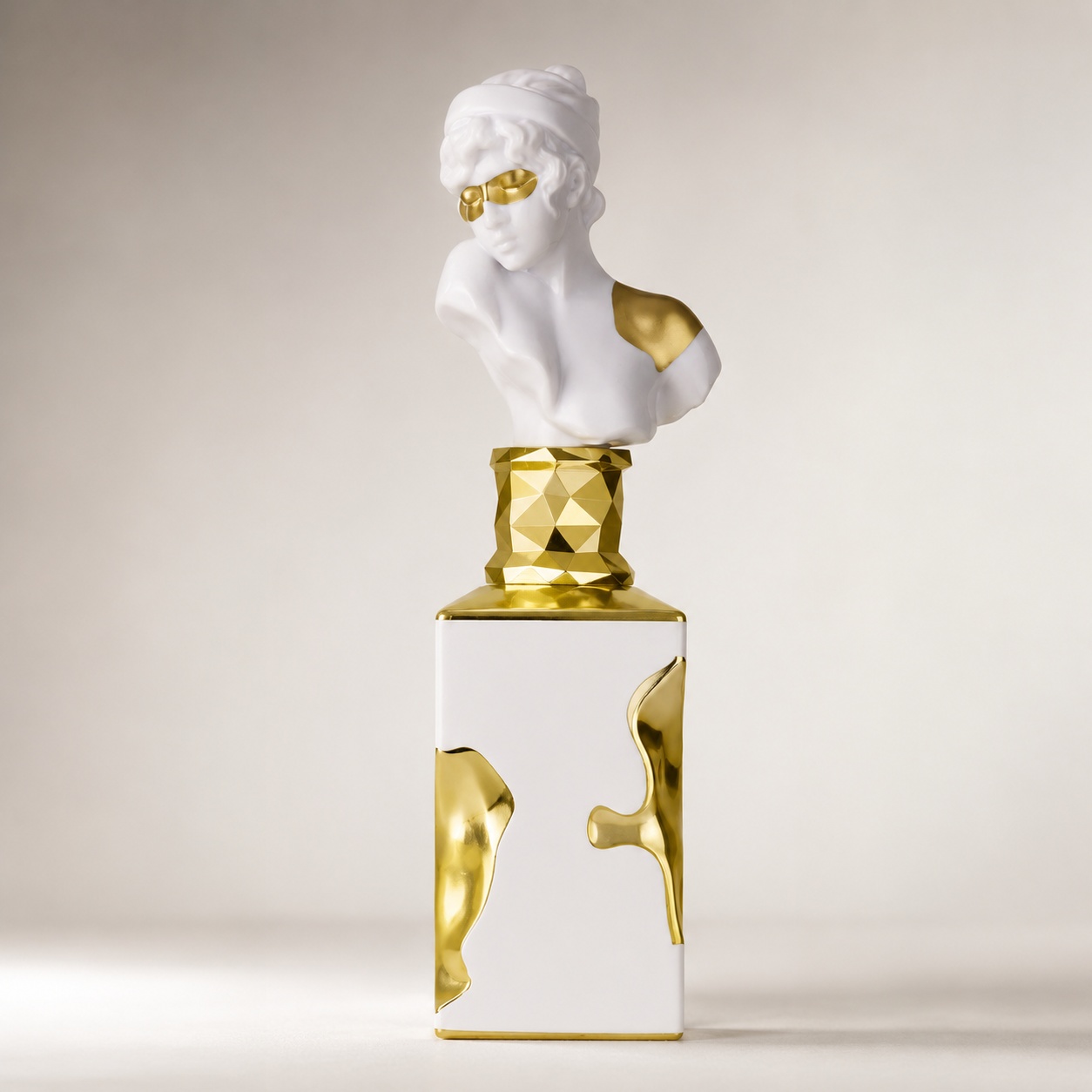Sticlă parfum Her Confession Lattafa 100 ml design alb auriu cu capac sculptural