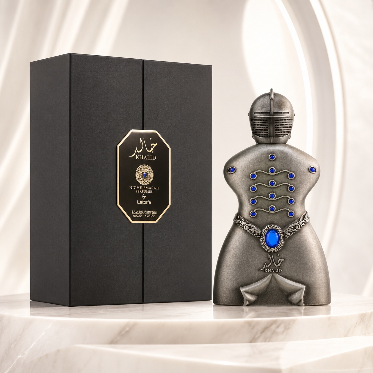 Parfum Arăbesc Niche Emarati Khalid Lattafa EDP 80 ml Unisex cu flacon sculptural metalic, pietre albastre și cutie neagră premium