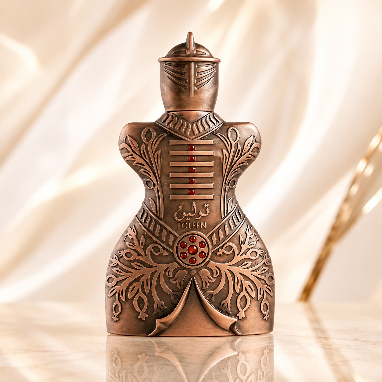 Sticlă parfum Niche Emarati Toleen Lattafa 80 ml cu armură bronz, detalii gravate și pietre roșii