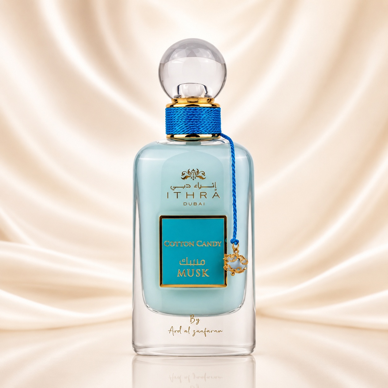 Flacon Ithra Dubai Cotton Candy Musk 100 ml bleu turcoaz cu capac glob transparent, g&acirc;t albastru texturat și charm auriu