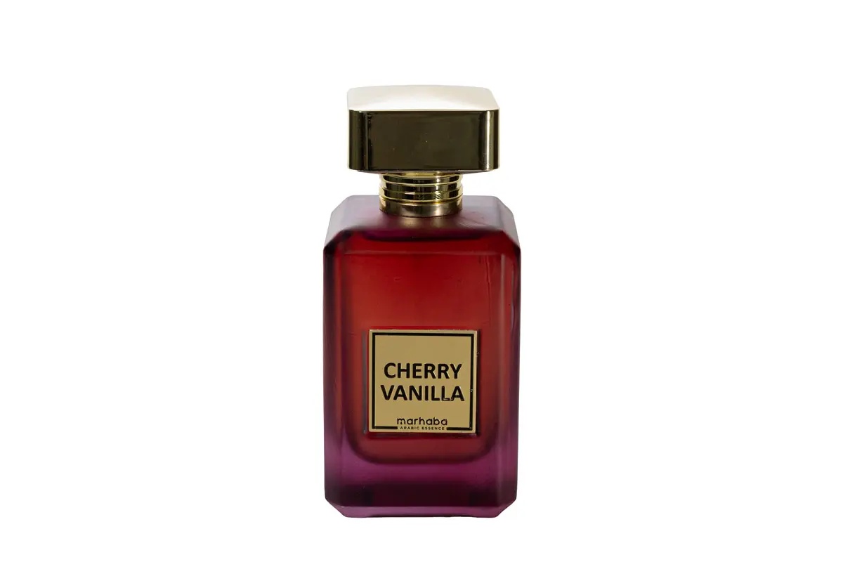 Flacon Cherry Vanilla Marhaba Eau de Parfum 100 ml pe fundal alb cu sticlă roșie și capac auriu