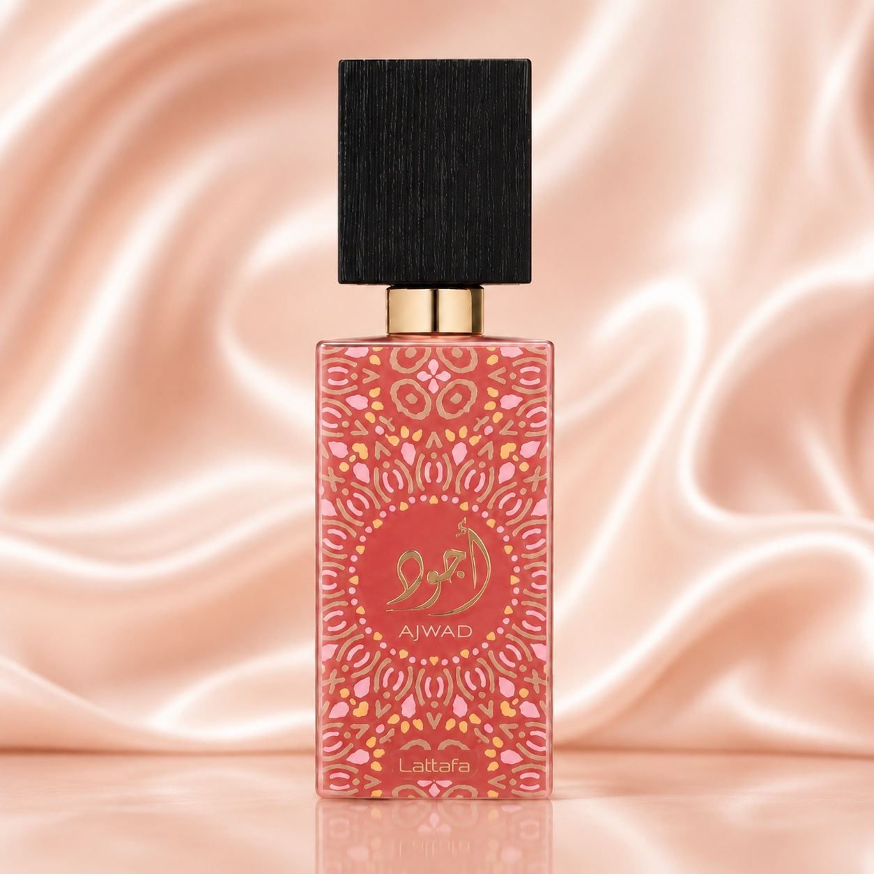 Flacon Ajwad Pink To Pink Lattafa 60 ml parfum unisex roz cu model oriental auriu și capac negru elegant