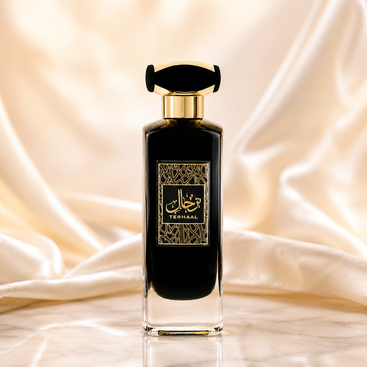 Sticlă parfum Asdaaf Terhaal, flacon negru lucios cu capac auriu și detalii orientale