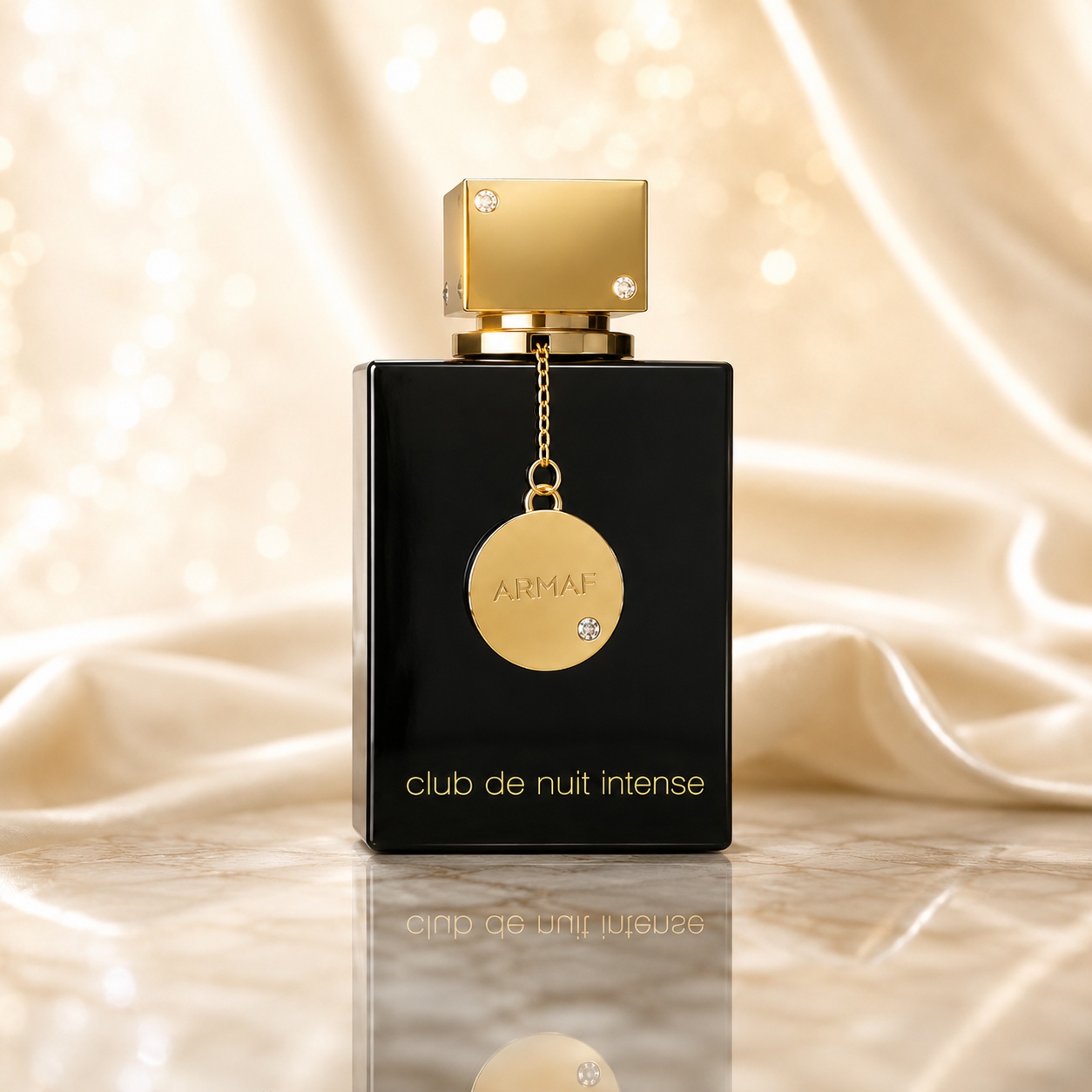 Flacon Armaf Club De Nuit Intense Woman 105 ml negru lucios cu capac auriu și medalion decorativ