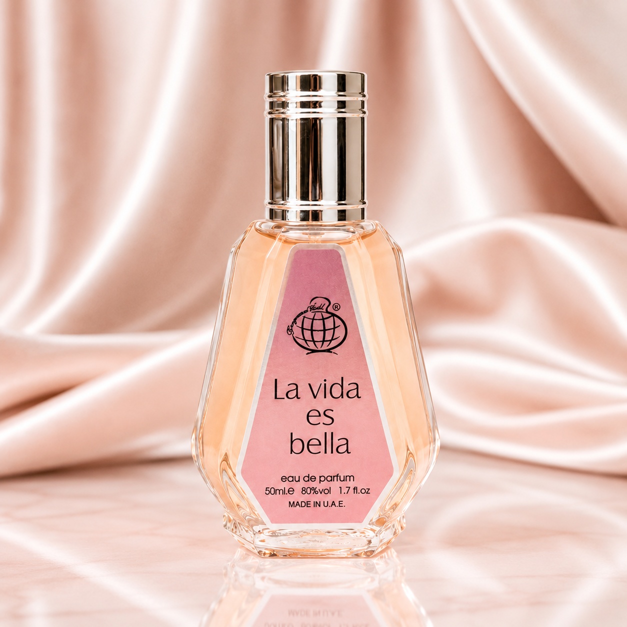 Flacon La Vida es Bella Fragrance World 50 ml Apă de Parfum pentru damă cu lichid roz și capac metalic
