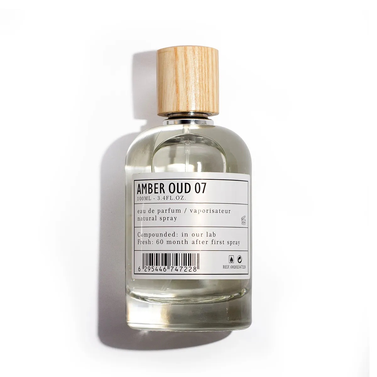 Flacon Amber Oud 07 Aro-Fac Eau de Parfum 100 ml pe fundal alb