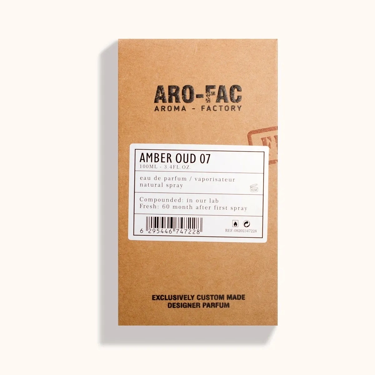Cutie Amber Oud 07 Aro-Fac Eau de Parfum 100 ml pe fundal alb