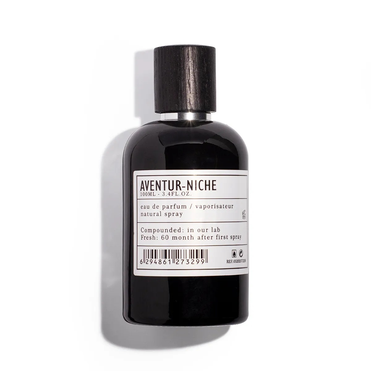 Flacon Aventur Niche Aro-Fac Eau de Parfum 100 ml pe fundal alb