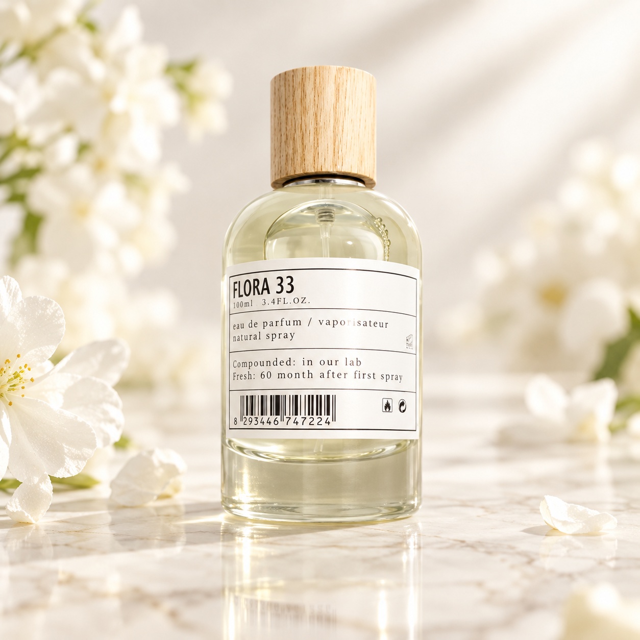 Flacon Flora 33 ARO-FAC parfum de damă 100 ml cu lichid deschis la culoare și capac natural din lemn