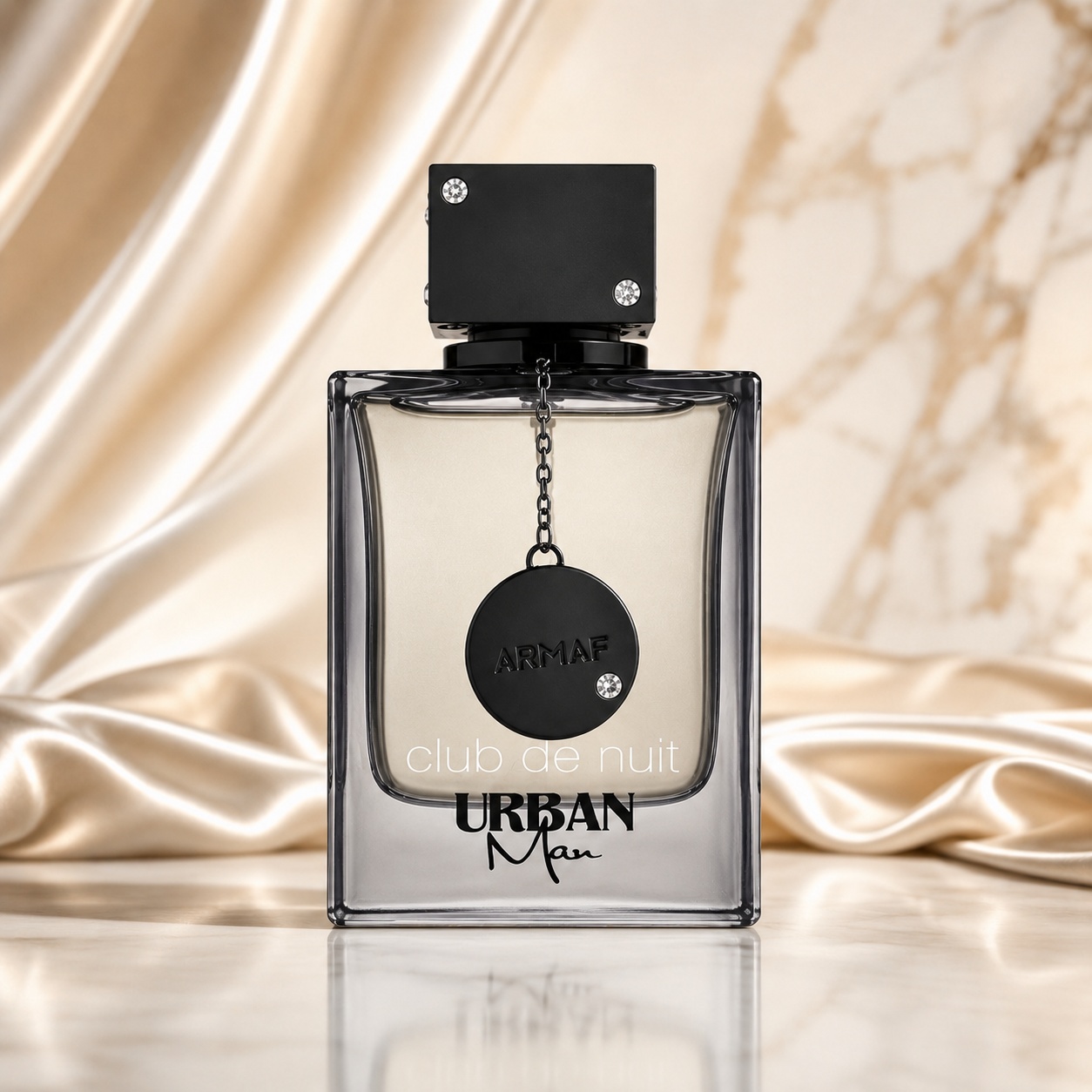 Flacon Armaf Club De Nuit Urban Man 105 ml transparent fumuriu cu capac negru și medalion Armaf