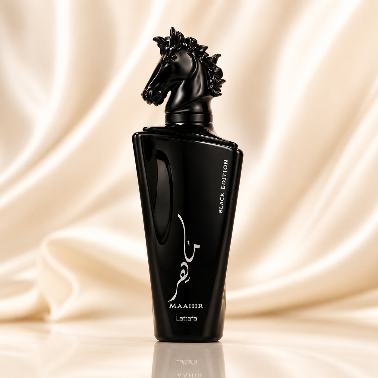 Sticlă parfum Maahir Black Edition Lattafa 100 ml neagră lucioasă cu capac sculptural cap de cal