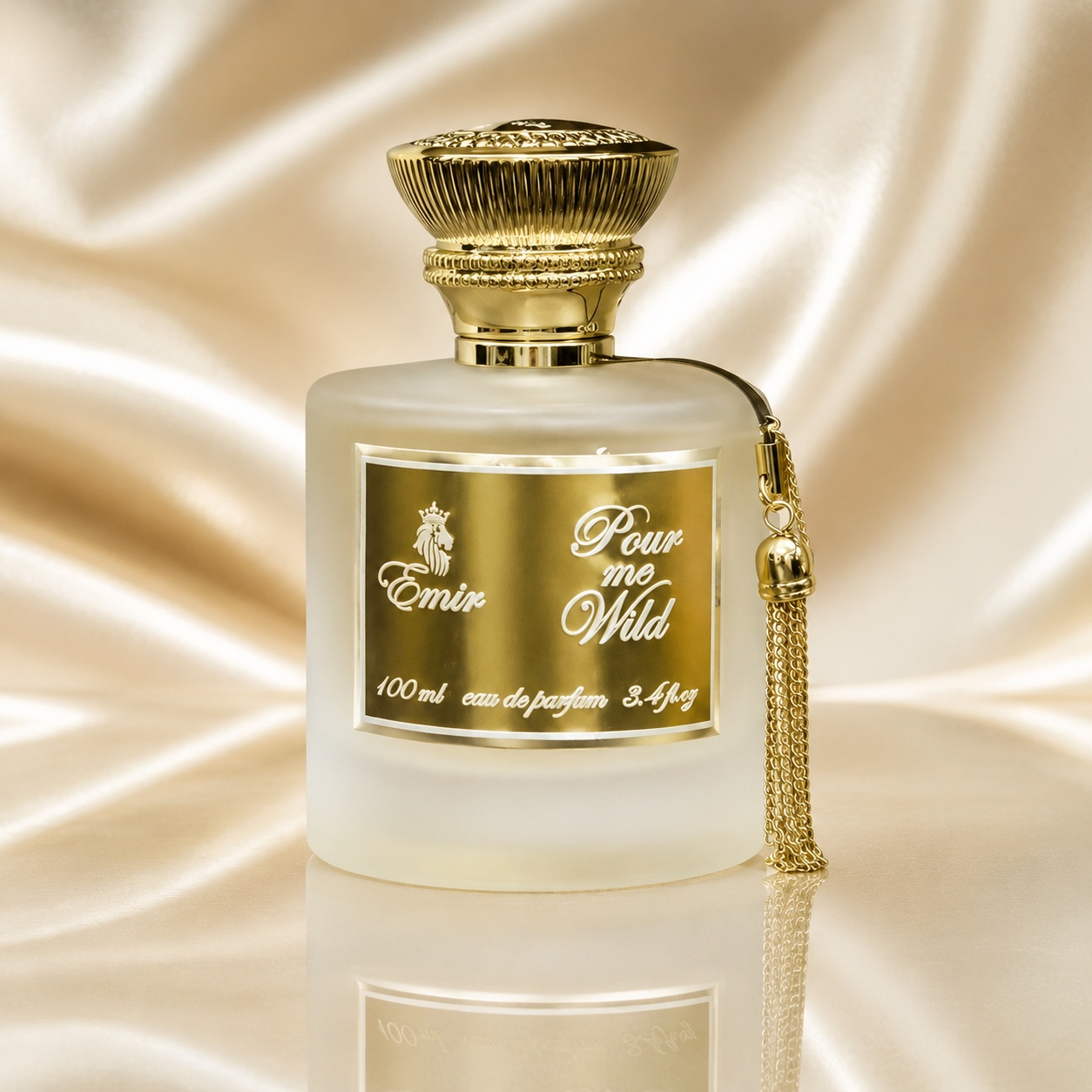 Sticlă parfum Pour Me Wild Emir 100 ml cu design alb mat capac auriu și ciucure decorativ