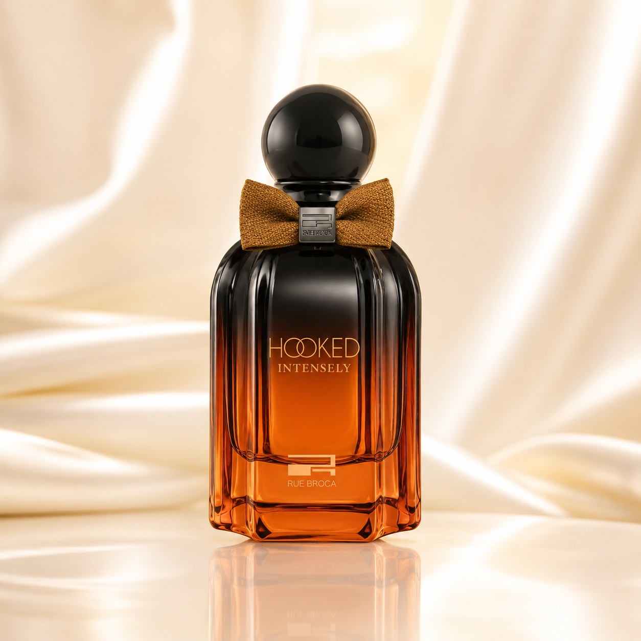 Flacon Rue Broca Hooked Intensely 100 ml brun ambrat cu fundă textilă și capac negru elegant