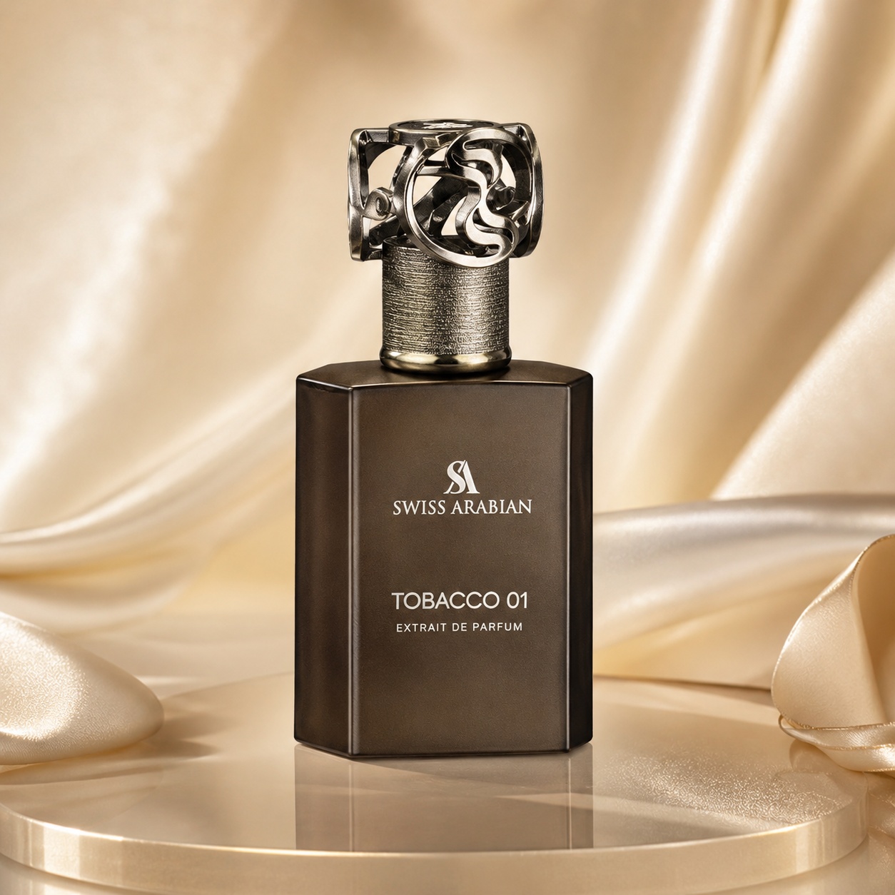 Sticlă parfum Tobacco 01 Extrait de Parfum 50 ml cu flacon brun și capac metalic sculptural Swiss Arabian