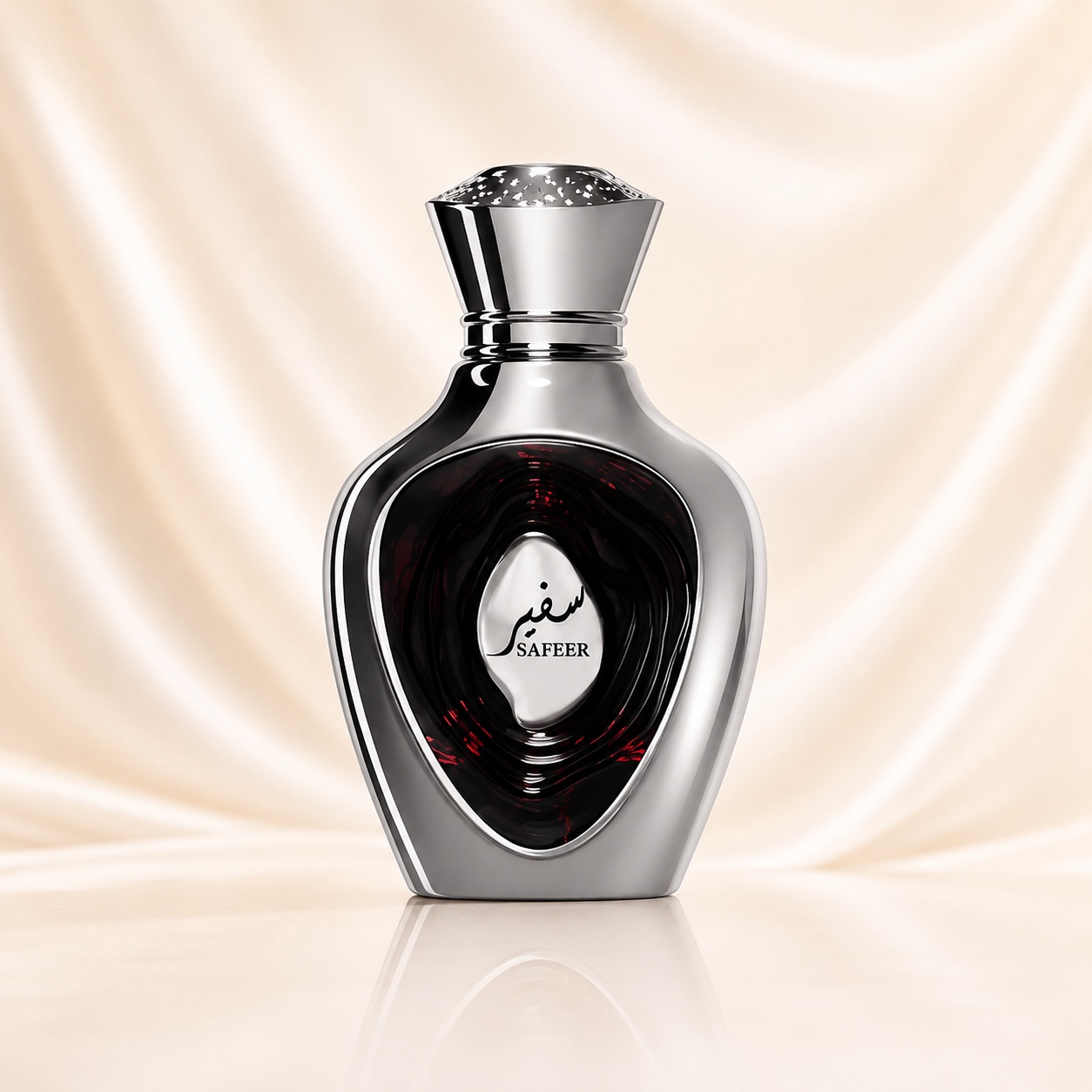 Sticlă parfum Niche Emarati Safeer, design argintiu cu detalii negre și finisaj premium