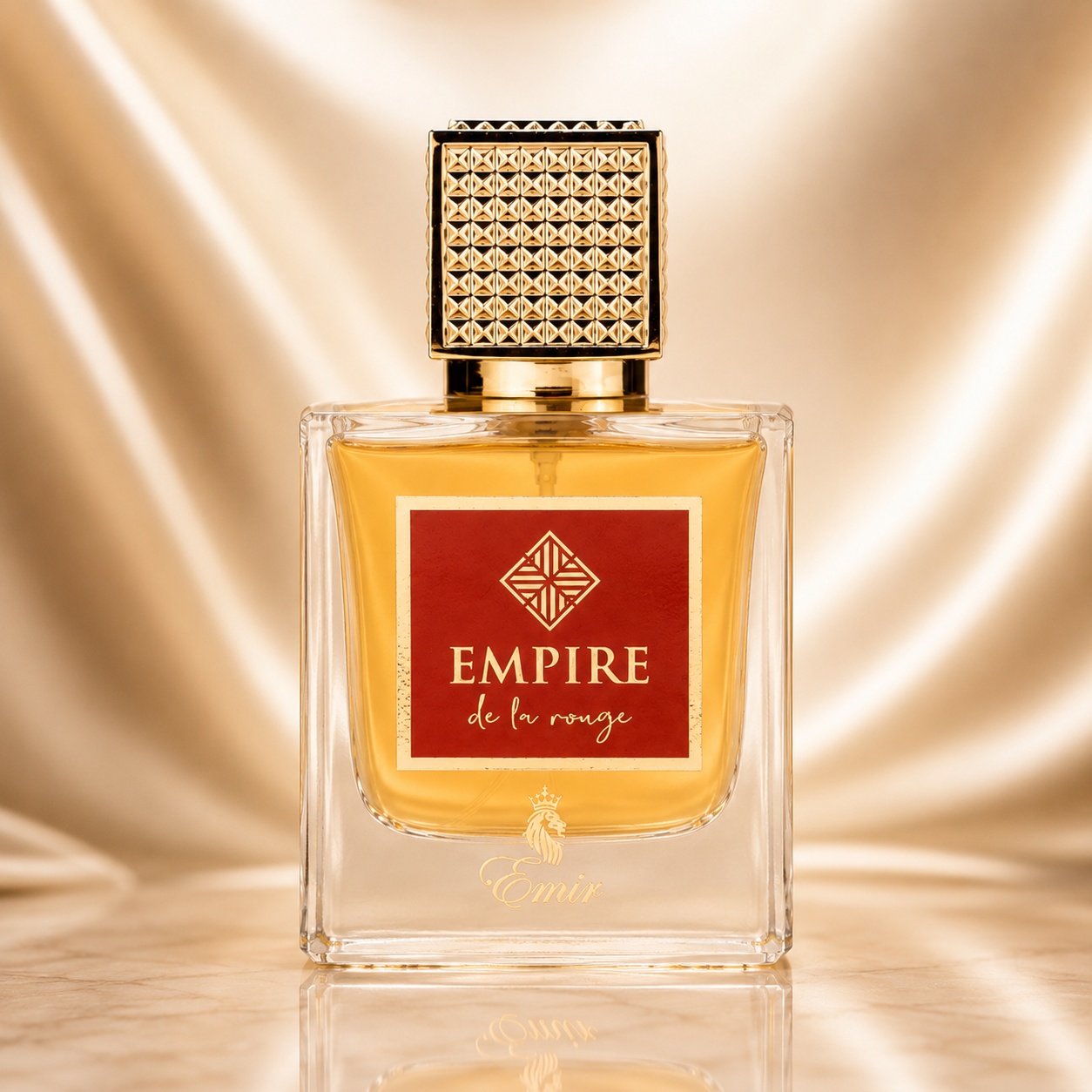 Flacon Emir Empire De La Rouge 100 ml cu lichid ambrat, etichetă roșie, capac auriu geometric și aspect sofisticat