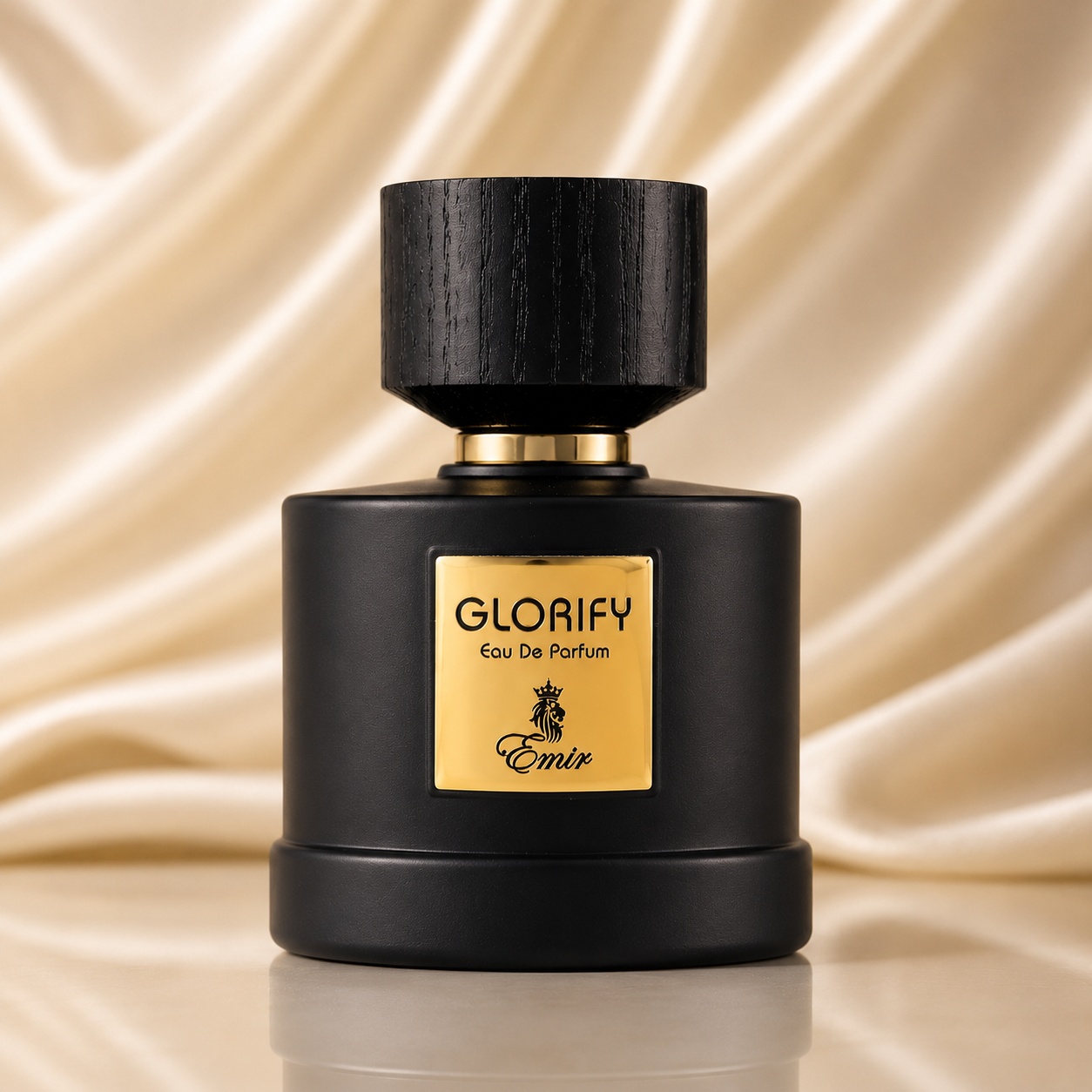 Flacon Emir Glorify 100 ml negru mat cu capac din lemn &icirc;nchis la culoare și placă aurie frontală