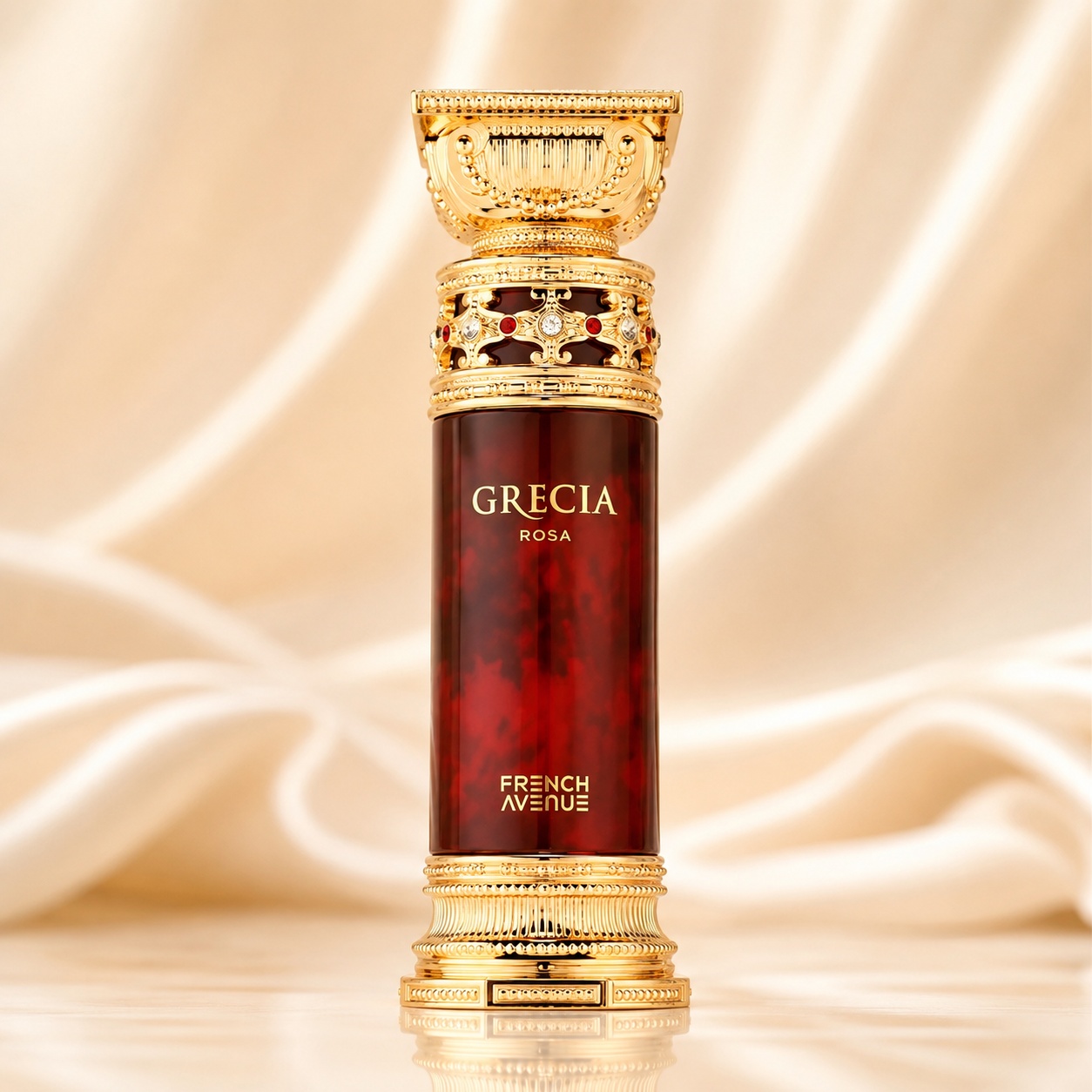 Sticlă parfum Grecia Rosa French Avenue 100 ml pe fundal luminos premium cu satin crem