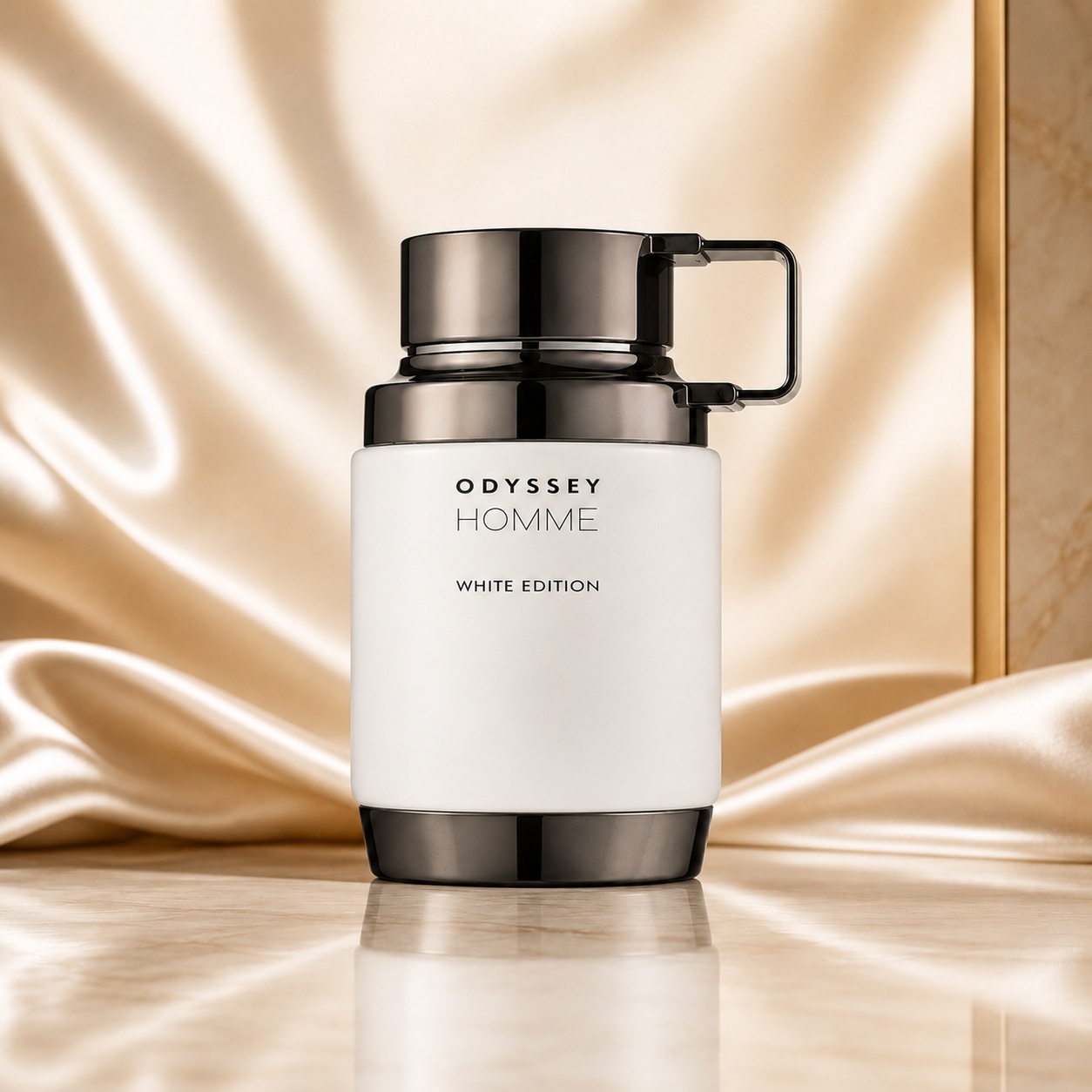 Sticlă parfum Odyssey Homme White Edition Armaf 100 ml cu design alb și capac metalic fumuriu