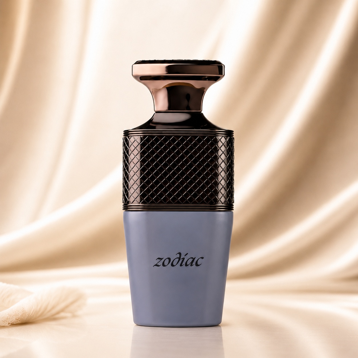 Flacon Paris Corner Zodiac 100 ml, parfum bărbătesc cu design gri, negru și detalii metalice