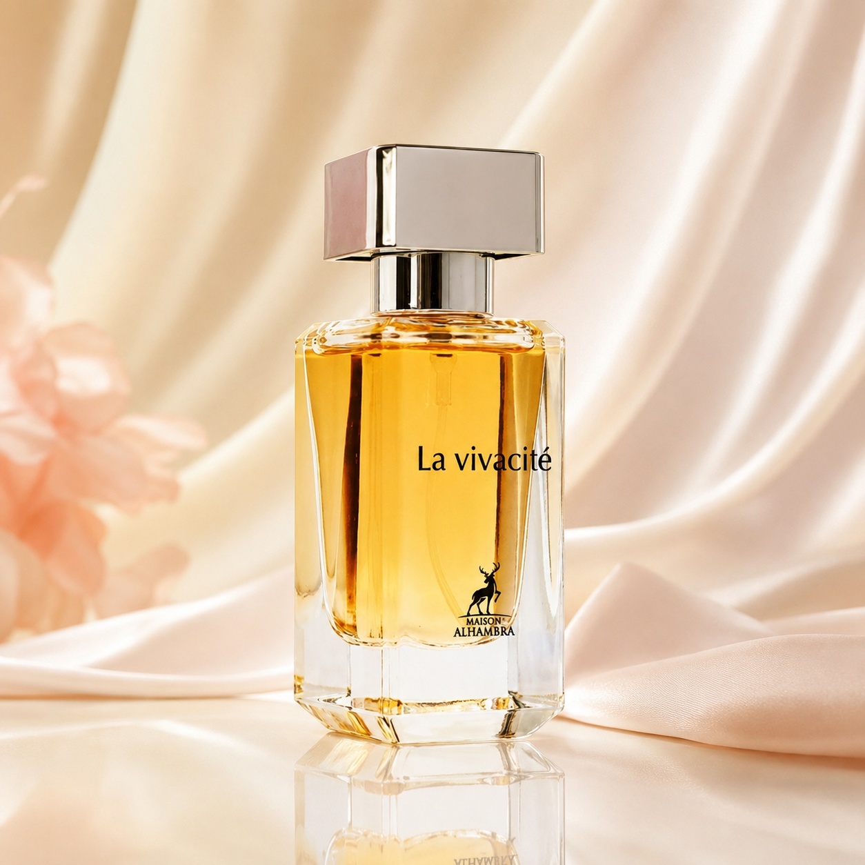 Sticlă parfum Alhambra La Vivacite 30 ml pe fundal satinat crem roz premium