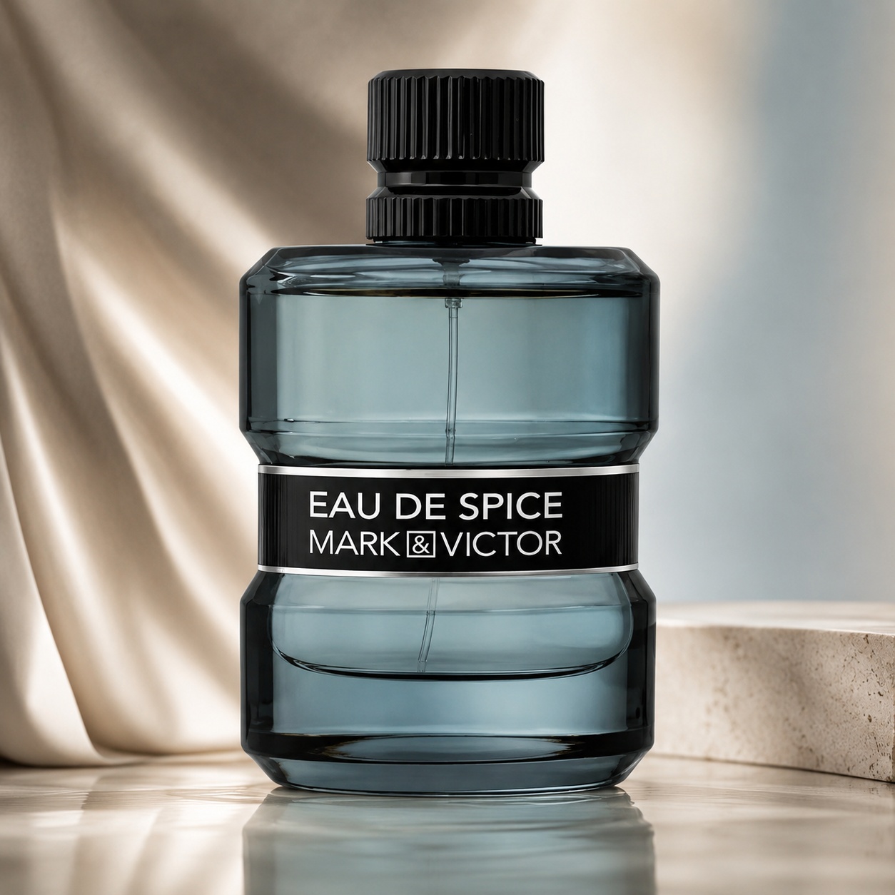 Flacon Eau de Spice Mark & Victor 100 ml Apă de Parfum pentru bărbați cu sticlă albastru fumuriu și capac negru