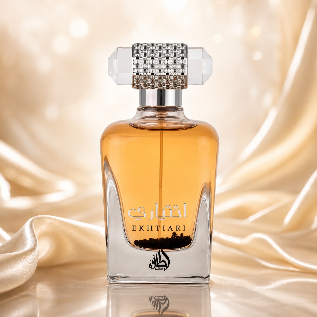 Flacon Ekhtiari Lattafa 100 ml parfum damă cu lichid auriu ambrat și capac argintiu texturat