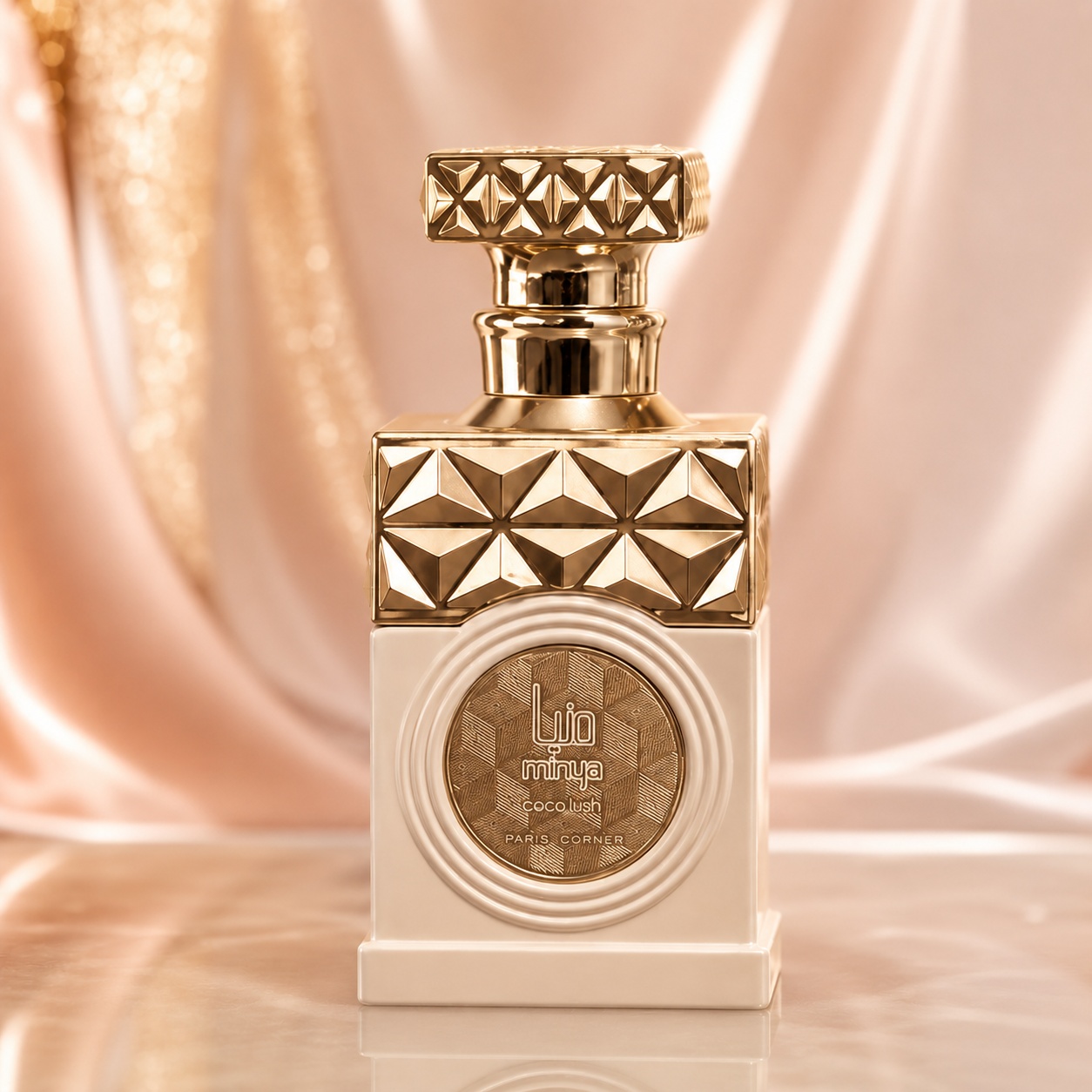 Sticlă parfum Minya Coco Lush Paris Corner 100 ml cu design crem auriu și capac geometric