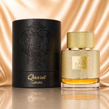 Parfum Qaa’ed Lattafa 100 ml, Eau de Parfum unisex, aromă orientală caldă cu scorțișoară, cardamom, bergamotă, șofran, oud, vanilie și ambră