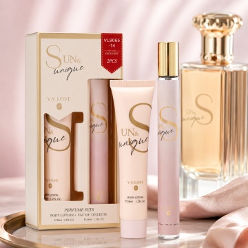 Set Uni & Unique 2x35 ml, Apă de Toaletă Damă 35 ml + Body Lotion 35 ml, Aromă Floral Fructată, Dulce, Vanilată și Moscată, Note de Citrice, Piersică, Fructul Pasiunii, Gardenie, Iasomie, Lemn de Santal, Vanilie, Ambră și Mosc