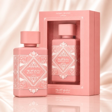 Parfum Arăbesc Lattafa Bade’e Al Oud Noble Blush 100 ml, Apă de Parfum Damă, Aromă Floral Gurmandă cu Lapte, Trandafir, Bezea, Migdale Amare, Santal, Mosc și Vanilie