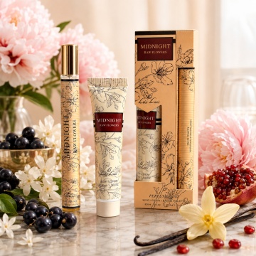 Set Midnight Raw Flowers 2x35 ml, Apă de Toaletă Damă 35 ml + Cremă de Mâini Body Lotion 35 ml, Aromă Floral Fructată, Dulce și Moscată, Note de Coacăze Negre, Rodie, Iasomie de Noapte, Bujor, Mosc Alb și Vanilie - Img 5