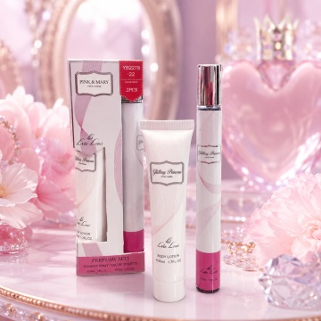 Set Pink & Mary Glitter Princess 2x35 ml, Apă de Toaletă Damă 35 ml + Body Lotion 35 ml, Aromă Dulce Floral Fructată, Vanilată și Tropicală, Note de Nufăr, Caisă, Măr, Mandarină, Ciocolată Amăruie, Guava, Floarea Tiare, Tuberoză, Vanilie, Ambră și Note Le