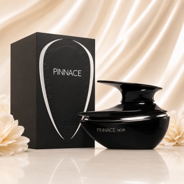 Parfum Arăbesc Pinnace Noir French Avenue 100 ml, Apă de Parfum Unisex, Damă și Bărbat, Inspirat Bottled Intense Boss, Aromă Lemnoasă Condimentată și Aromatic Orientală cu Citrice, Măr, Scorțișoară, Acorduri Aromatice, Flori Albe, Vanilie, Lemn, Accente P