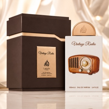 Parfum Arăbesc Vintage Radio Lattafa Pride EDP 100 ml Unisex, Inspirat Paragon Initio Parfums Prives, Aromă Oriental Lemnoasă cu Bergamotă, Lavandă, Salvie, Prună, Palo Santo, Piper Negru, Lemn de Ambră și Lemn de Santal