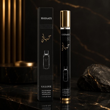 Parfum Unisex Arăbesc Hayaati 35 ml V.V. Love, Apă de Parfum, Inspirat de Hayaati Lattafa, Aromă Fructată Cald Condimentată cu Măr, Bergamotă, Scorțișoară, Note Lemnoase, Mosc și Vanilie