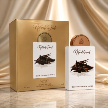 Parfum Arăbesc Lattafa Natural Oud 100 ml, Apă de Parfum Bărbat, Aromă Oriental Lemnoasă cu Șofran, Fructe Roșii, Oud, Cedru, Nucșoară și Benzoină